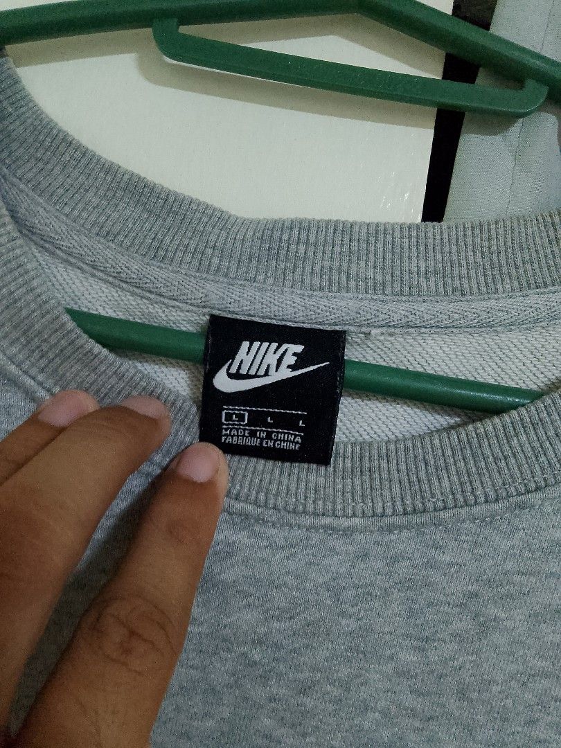Stussy x nike off (Category: Tshirts & Polo Shirts ) located in Iloilo. Submitted by niko_nikon1 (Listing ID 1459597566, Image 3). Description: free na ang tshirt Nike × Stüssy Crew Fleece (gray) Dimes: 23×26 Issue: none Color rate: 9 Nike × Stüssy Fleece Tshirt (free shirt) Dimes: 21×27 Issue: minimal stain, need wash Color rate: 9 loc:plaridel bulacan.