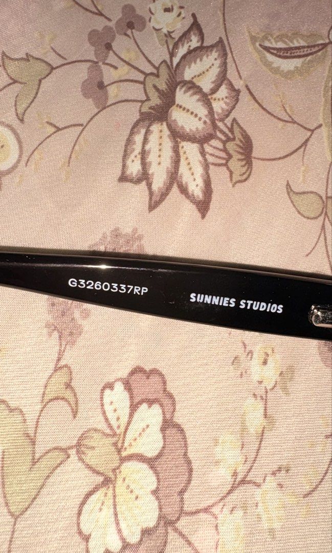 Sunnies Studios Oval Sunglasses (Devon) (Category: Sunglasses & Eyewear) located in Bacolod City. Submitted by starrystarry.night08 (Listing ID 1459630967, Image 3). Description: Selling my Sunnies Studios sunglasses (Devon). There are minimal scratches on the lenses and minimal signs of use, but they’re still in good condition. Just need a little cleaning since I haven’t used them in a while and they’ve just been sitting unused. ✨ - Brand: Sunni