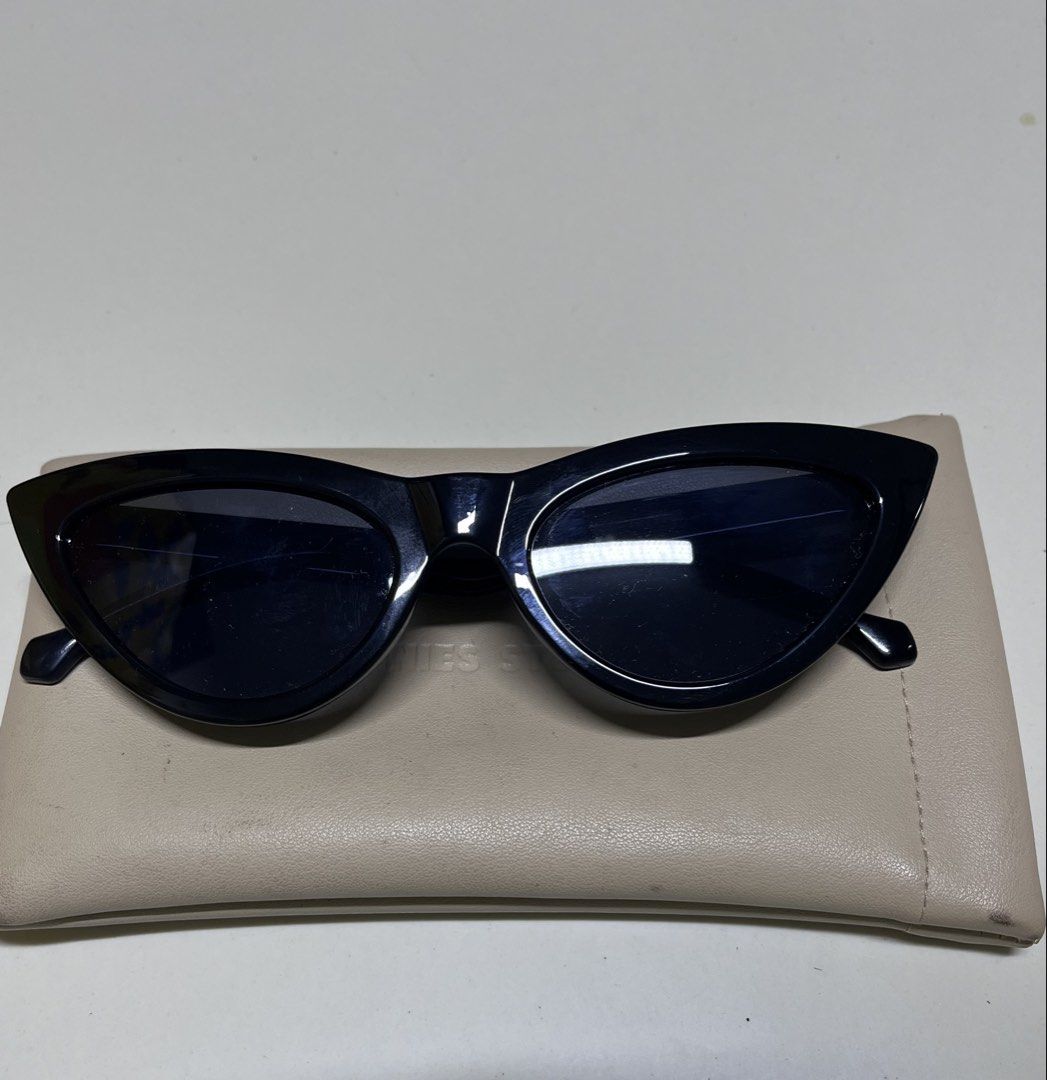 Sunnies Studios Zia Sunglasses - Ink (Category: Sunglasses & Eyewear) located in Paranaque City. Submitted by PrelovedClosetetc (Listing ID 1459630705, Image 3). Description: - Brand: Sunnies Studios - Model: Zia - Style: Cat-eye - Color: Ink - Includes: Soft pouch - Features: Unique shape, great for everyday wear or as a statement accessory.
