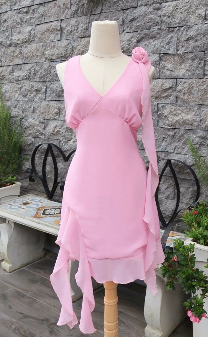 Sunset Amore - Iris Pink ruffled Mini Dress (Category: Dresses) located in Quezon City. Submitted by kristinascl0set (Listing ID 1459646438, Image 1). Description: .