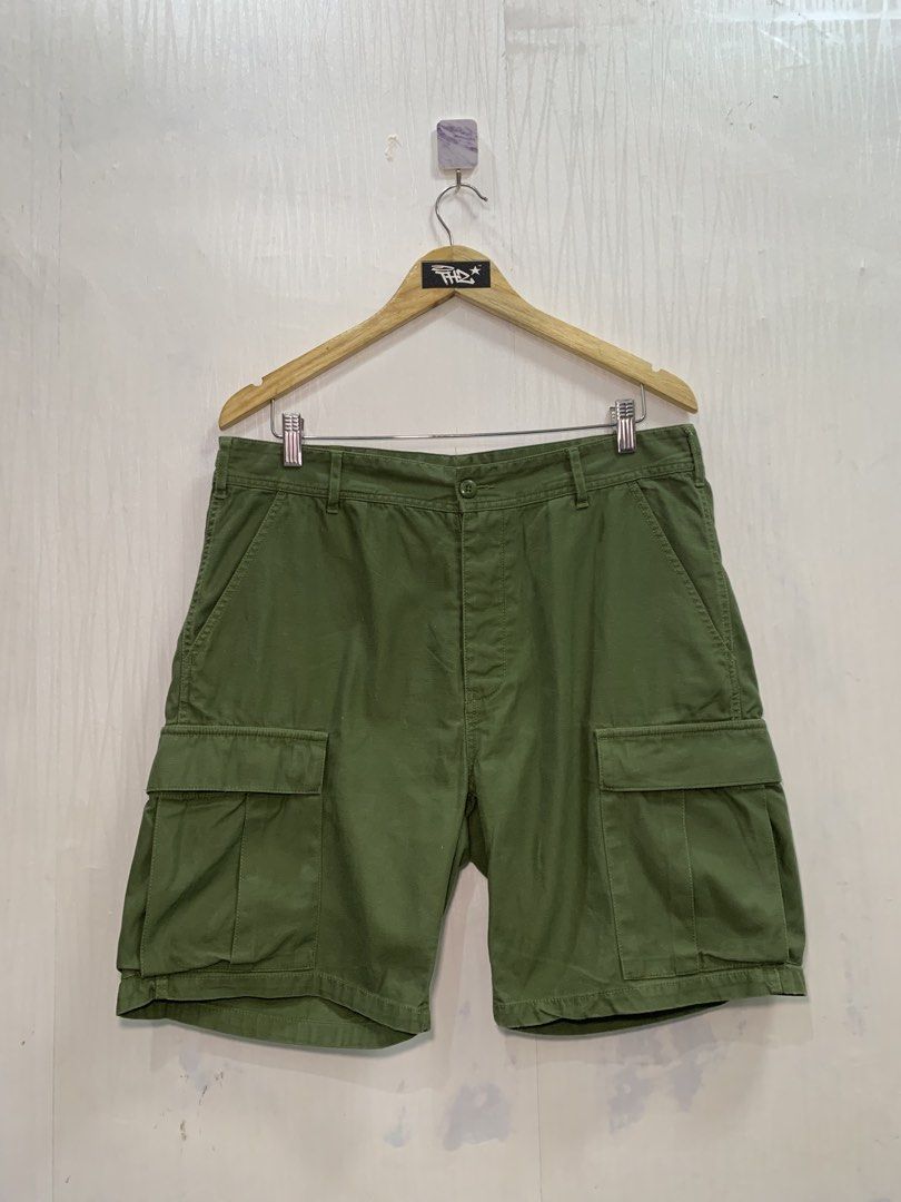 SUPREME MENS CARGO SHORTS (Category: Shorts) located in Cabuyao City. Submitted by rafhaelnyquist_3 (Listing ID 1459669474, Image 1). Description: SUPREME MENS CARGO SHORTS OLIVE GREEN WIDTH 32-33” LENGTH 21.5” AUTHENTIC/LEGIT AS NEW CONDITION NO ISSUES LOC:CABUYAO LAGUNA📌 2,500 PESOS ONLY 📩.