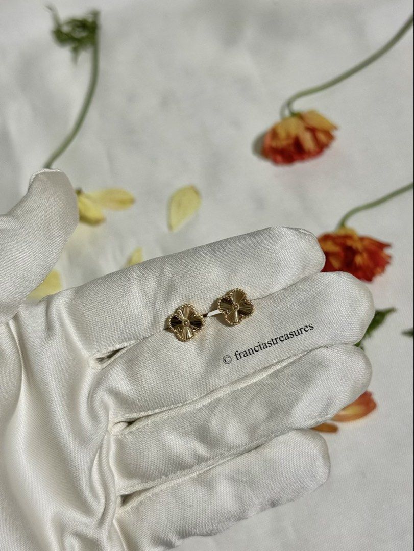 Sweet Clover Earrings (Category: Earrings) located in Cabanatuan. Submitted by franciastreasures (Listing ID 1459515343, Image 1). Description: Sweet Clover Earrings • 2.04-2.06g • 9-10mm • Premium HK Settings, with inclusions ✨ • Layaway: ₱22,440 💌 Message to order 💰Open for Layaway 💳 Bank/CC payment accepted 🌎 We ship worldwide.