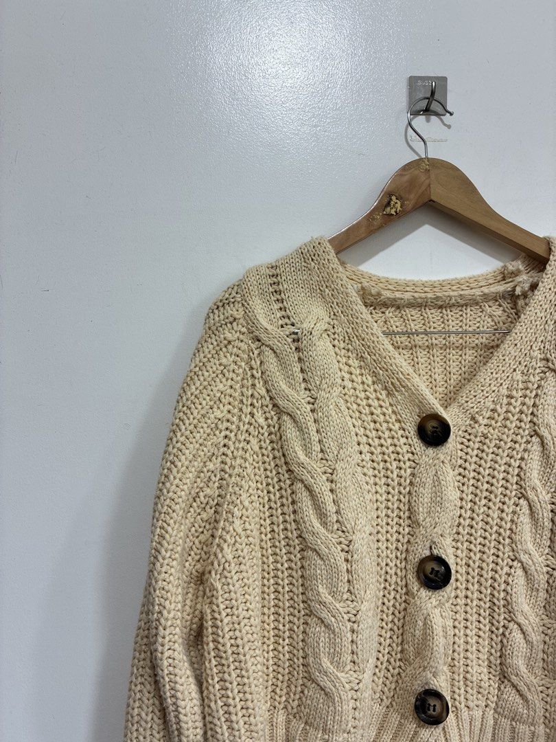T22. Beige Cable Knitted Sweater Jacket ( PRELOVED ) (Category: Coats, Jackets and Outerwear) located in Manila. Submitted by thrifters.mnl.28 (Listing ID 1459516296, Image 2). Description: .
