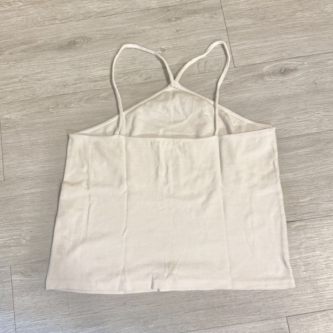 Terranova White Halter Neck Top (Category: Sleeveless) located in Manila. Submitted by destashedmnl (Listing ID 1459609032, Image 2). Description: 💫 FREE SHIPPING WITHIN METRO MANILA 💫 (₱500 & up worth of purchase via J&T) ✨ Size: L-XL ✨ Measurement: W- 16.5" L- 20" 🩶 Message me for more info/photos. 😊 🩶 MOP: BDO/BPI/GCASH/GOTYME 🩶 MOD: -Lalamove (Same Day Delivery: Metro Manila and nearby provinces) -J&T ; starts at ₱50 sf (Metro Manila/Pr