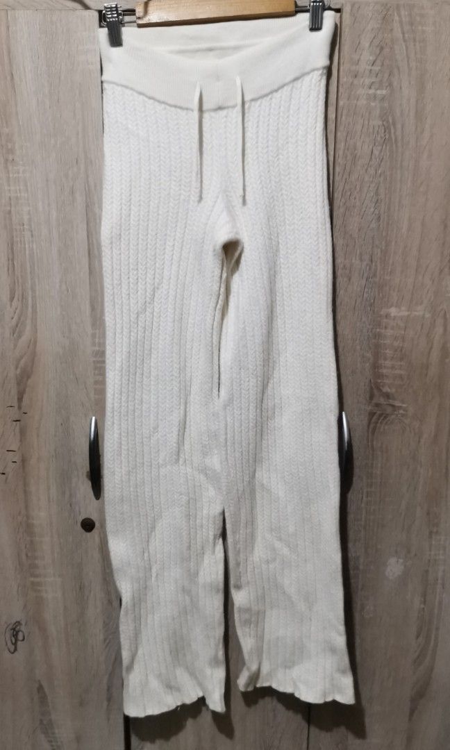 The Group ARITZIA knit flare pants (Category: Other Bottoms) located in San Pedro. Submitted by thriftersthrift (Listing ID 1459636287, Image 1). Description: Waistline (inches) :21 Length(inches) :37 Good condition Already wash Color rate : 10 /10 🌵ALL ITEMS ARE FROM UKAY BALE SO MANAGE YOUR EXPECTATION 🌵 ASK SELLER FOR MORE INFORMATION COLOR MAY CHANGE TRU LIGHTING.