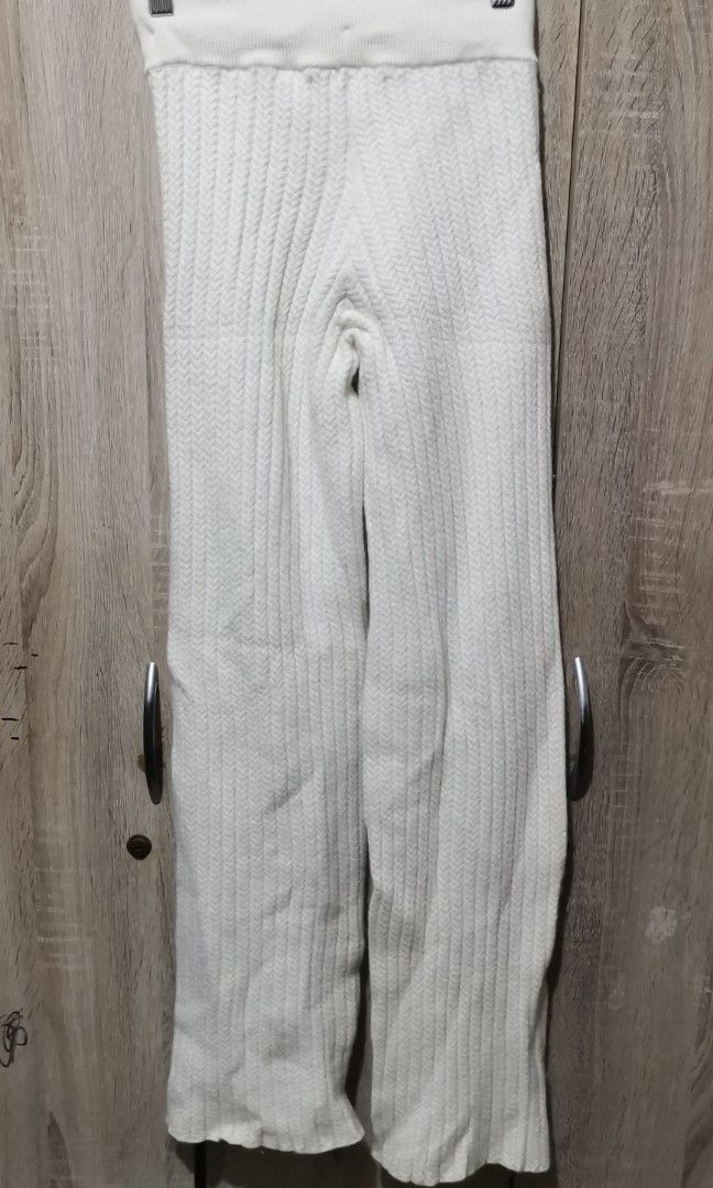 The Group ARITZIA knit flare pants (Category: Other Bottoms) located in San Pedro. Submitted by thriftersthrift (Listing ID 1459636287, Image 2). Description: Waistline (inches) :21 Length(inches) :37 Good condition Already wash Color rate : 10 /10 🌵ALL ITEMS ARE FROM UKAY BALE SO MANAGE YOUR EXPECTATION 🌵 ASK SELLER FOR MORE INFORMATION COLOR MAY CHANGE TRU LIGHTING.