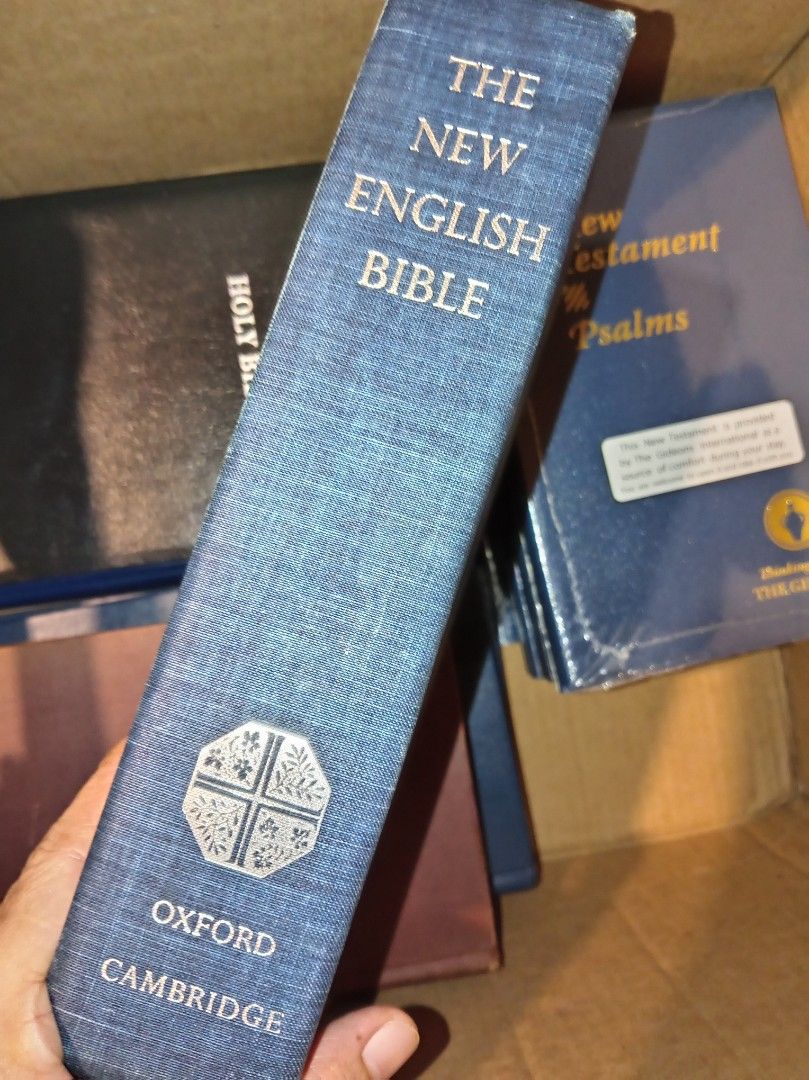 The New English Bible Hardbound (Category: Religion Books) located in Orani. Submitted by shop4bibles (Listing ID 1459675607, Image 2). Description: .