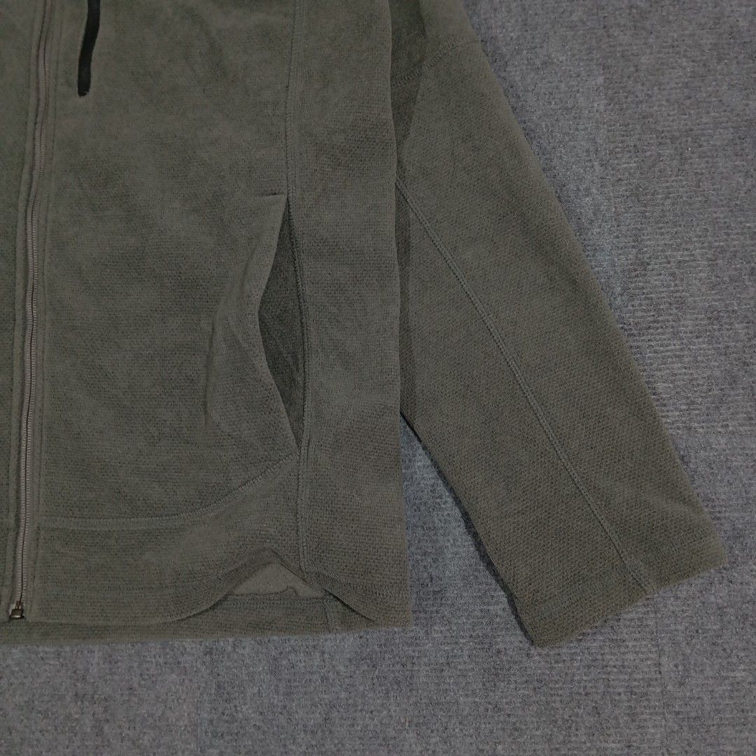 The North Face Sweater Fleece Jacket (Category: Coats, Jackets and Outerwear) located in Taguig. Submitted by sito. (Listing ID 1459620263, Image 2). Description: The North Face Sweater Fleece Jacket Size: XL Length: 29 Width: 23 Color rate: 10/10 Issue: NONE Excellent Condition This piece is PRIZE, We can deal, Mate! Hit the message so we can Negotiate. 📩 🏷️ : ₱ 699 🌏 : We ship worldwide via DHL! For our local customers, we also offer J&T and