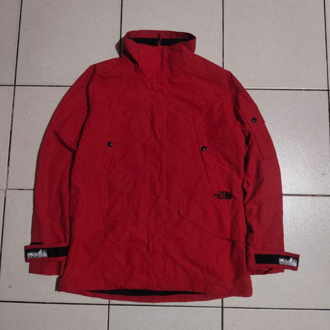 THE NORTH FACE WINDBREAKER (Category: Coats, Jackets and Outerwear) located in Victorias. Submitted by purelion-6f41 (Listing ID 1459624407, Image 1). Description: excellent condition issue no hood 10/10 color rate.