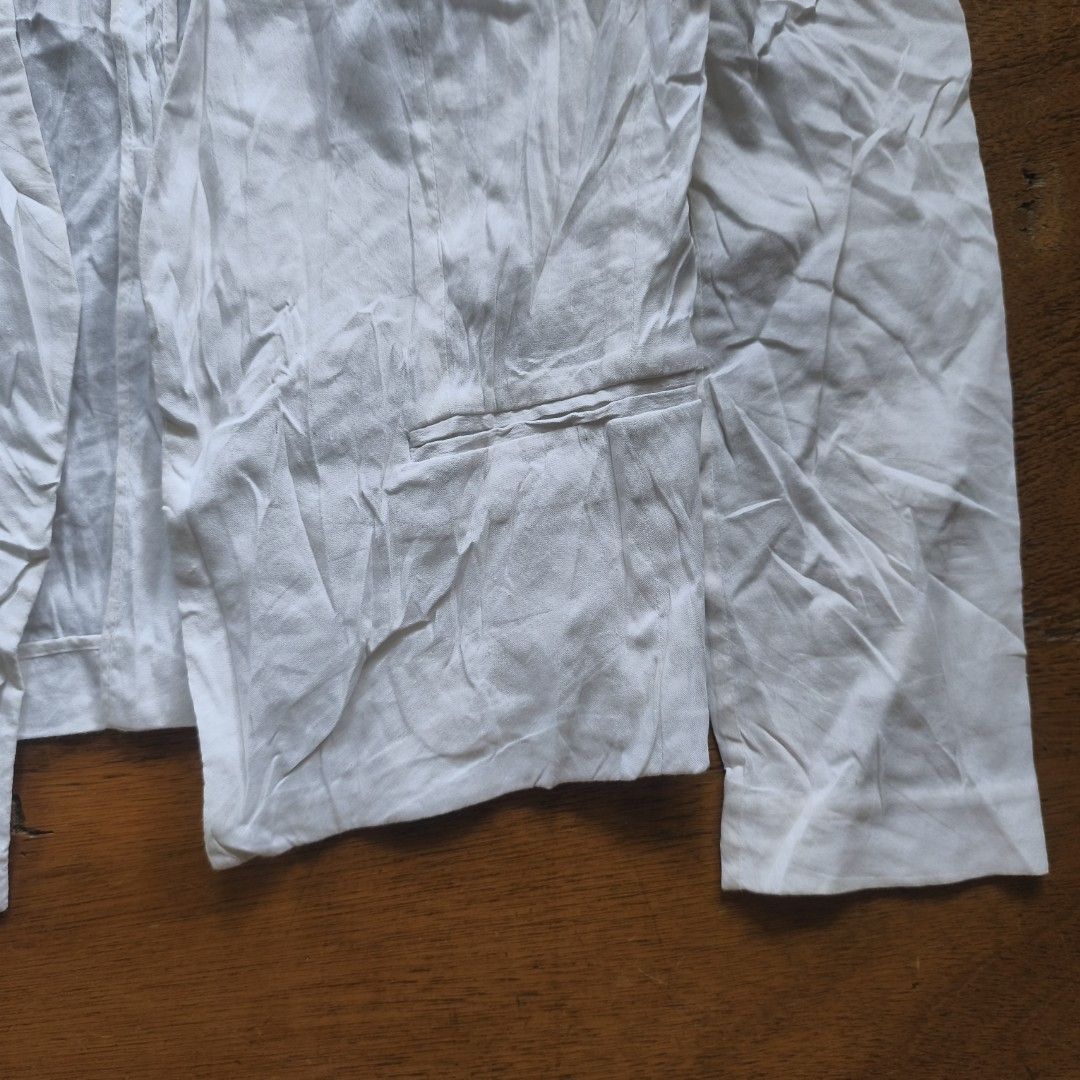 Theory Japan linen blend Coat (Category: Luxury Apparel) located in Tayabas. Submitted by cat.b0i (Listing ID 1459598413, Image 3). Description: Size on tag: 0 Fitting: Men - S Women - S-Semi M ‎Length: 21.5 ‎Width: 17.5 ‎Shoulder: 16 ‎Arm Space: 7.2 ‎Sleeve Length: 21 ‎ ‎Color: Dark blue Color Rate: 9.2 ‎Material: 62% linen, 35% viscose, 3% elastane properties: only overcoat, no clasps or buttons ‎Issues: needs wash ‎Condition: excellent.