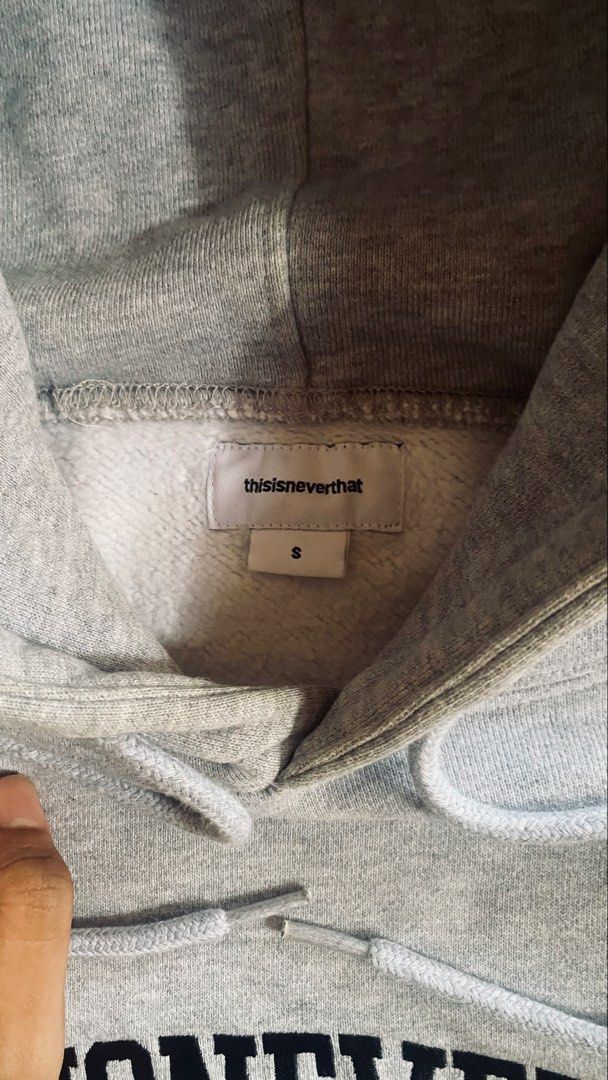 Thisisneverthat (Category: Hoodies) located in Bandar Tun Abdul Razak. Submitted by xoradjin (Listing ID 1459541103, Image 3). Description: - Pit 22.5 labuh 26 - Cutting boxy - Ada stain and defects kecik kecik sangat dan manja (sangat tidak visible) (boleh rujuk gambar) - material tebal and terletak - ringer ketat atas bawah macam baru😋 First come first serve.