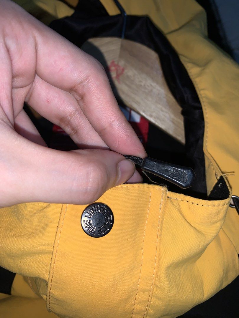 TNF x Supreme Arc Logo Y/B (Category: Activewear) located in Alaminos. Submitted by jikstocks (Listing ID 1459567364, Image 3). Description: DM FOR MORE DETAILS! solid neto promise complete necktag and washtag .