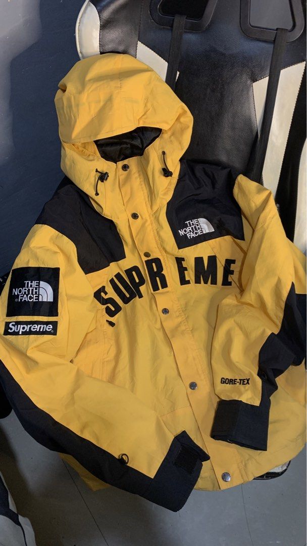 TNF x Supreme Arc Logo Y/B (Category: Activewear) located in Alaminos. Submitted by jikstocks (Listing ID 1459567364, Image 1). Description: DM FOR MORE DETAILS! solid neto promise complete necktag and washtag .