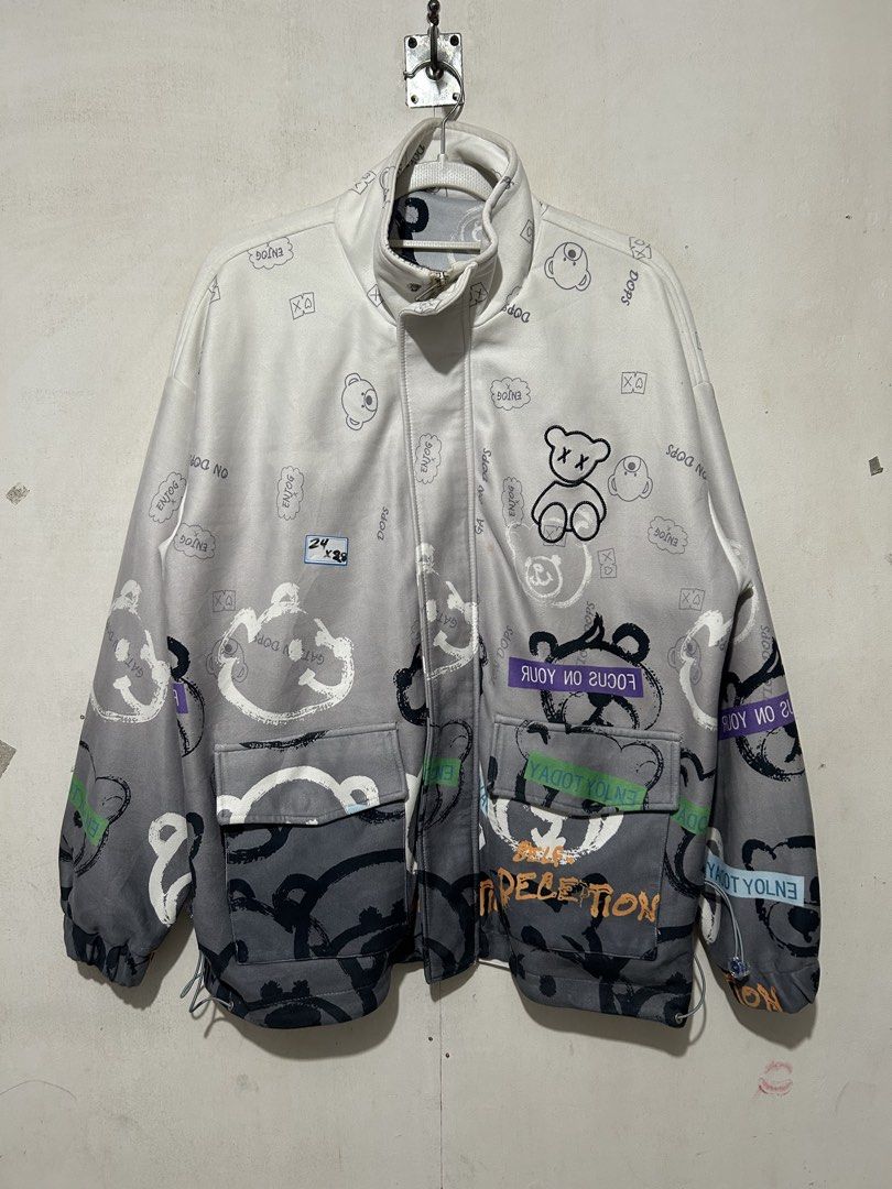 Tom & Jey Teddy Bear Graphic Print Jacket (Category: Coats, Jackets and Outerwear) located in Mandaluyong City. Submitted by 0lg2026 (Listing ID 1459687908, Image 2). Description: - Eye-catching teddy bear graphic print - Stylish gradient grey and white design - Numerous fun details throughout - Convenient front pockets - Secure zipper closure - Ideal for everyday casual wear.