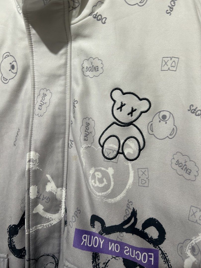 Tom & Jey Teddy Bear Graphic Print Jacket (Category: Coats, Jackets and Outerwear) located in Mandaluyong City. Submitted by 0lg2026 (Listing ID 1459687908, Image 3). Description: - Eye-catching teddy bear graphic print - Stylish gradient grey and white design - Numerous fun details throughout - Convenient front pockets - Secure zipper closure - Ideal for everyday casual wear.