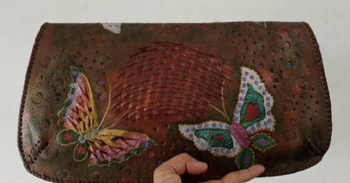 TOOLED CLUTCH (Category: Clutches) located in Tarlac. Submitted by faithfulfinds (Listing ID 1459641417, Image 3). Description: Tooled clutch Ang shala👌..ang ganda😍 Perfect for any ocassion.