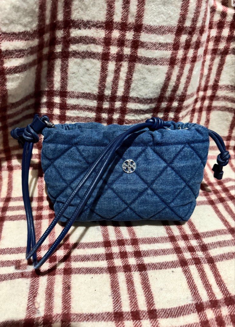 Tory burch denim cross body bag (Category: Cross-body Bags) located in San Pedro. Submitted by am06_ (Listing ID 1459563859, Image 1). Description: Tory burch cross body bag Size small Pm for more pictures Negotiable.