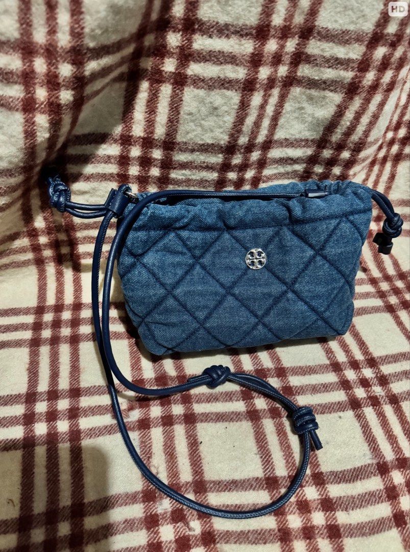 Tory burch denim cross body bag (Category: Cross-body Bags) located in San Pedro. Submitted by am06_ (Listing ID 1459563859, Image 2). Description: Tory burch cross body bag Size small Pm for more pictures Negotiable.