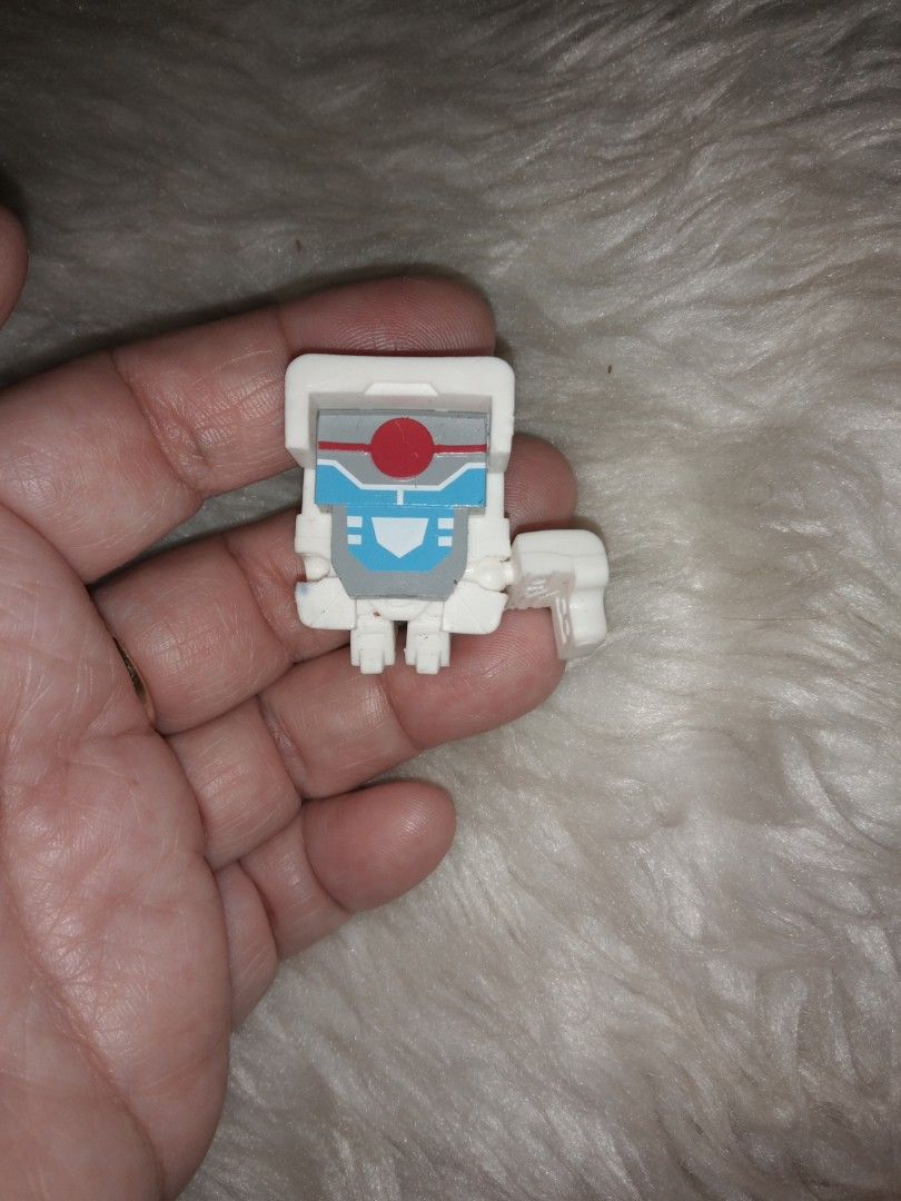 Transformable robot white (Category: Gundam & Model Kits) located in Quezon City. Submitted by eidorableshop (Listing ID 1459656315, Image 2). Description: .
