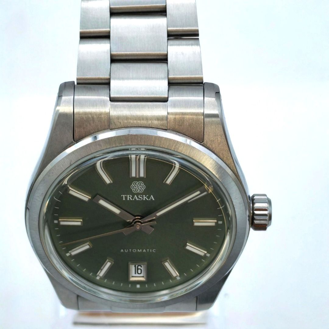 Traska Commuter 36 Microbrand Watch Cypress Green (Category: Men's Watches) located in Taguig. Submitted by lukaemanuel (Listing ID 1459546993, Image 3). Description: Traska Commuter 36 Cypress Green Automatic Watch ---------- ⌚ Condition: Pre-owned 📏 Dimensions: 36.5mm case / 44mm lug-to-lug / 10.5mm thick / 20mm lug width 🎁 Inclusions: Box, case, and spare links Traska Commuter 36 in Cypress Green. Clean, versatile everyday automatic watch wi