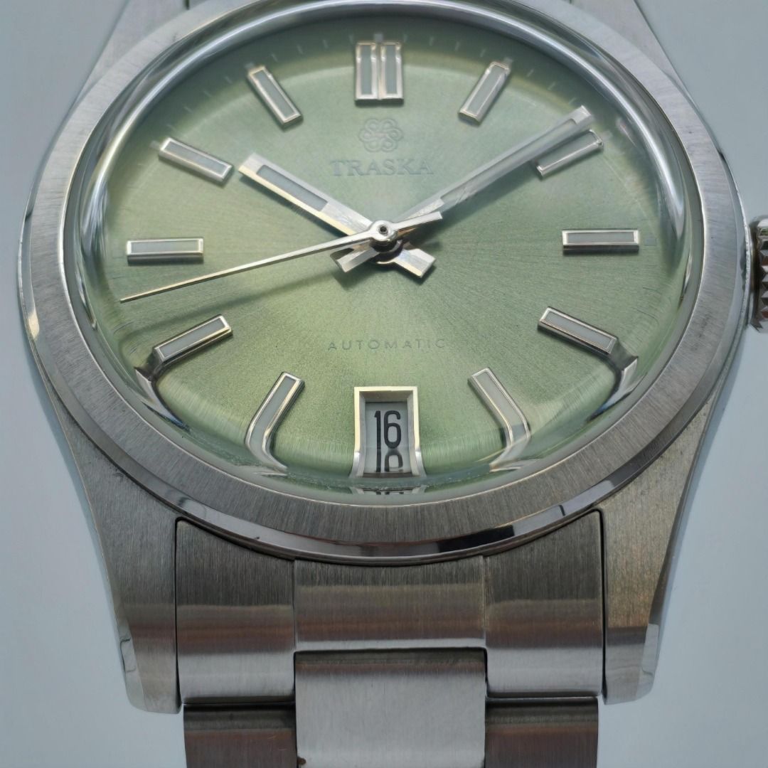 Traska Commuter 36 Microbrand Watch Cypress Green (Category: Men's Watches) located in Taguig. Submitted by lukaemanuel (Listing ID 1459546993, Image 2). Description: Traska Commuter 36 Cypress Green Automatic Watch ---------- ⌚ Condition: Pre-owned 📏 Dimensions: 36.5mm case / 44mm lug-to-lug / 10.5mm thick / 20mm lug width 🎁 Inclusions: Box, case, and spare links Traska Commuter 36 in Cypress Green. Clean, versatile everyday automatic watch wi