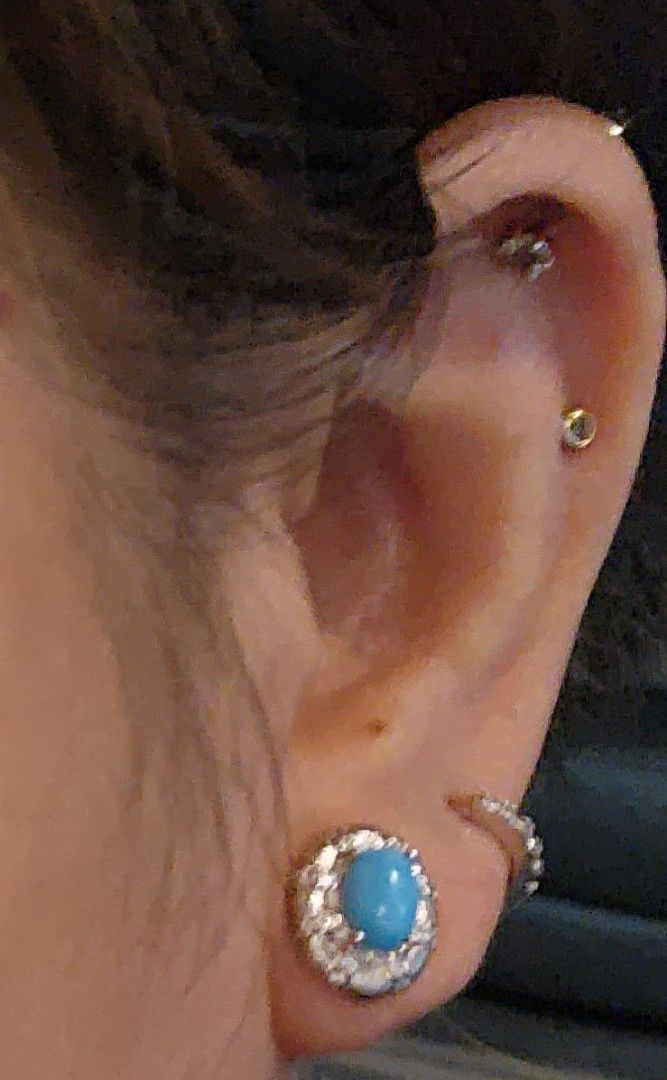 TURQUIOSE EARRING (Category: Earrings) located in Manila. Submitted by chrinathalie (Listing ID 1459565236, Image 3). Description: silver plated elegant not pawnable.