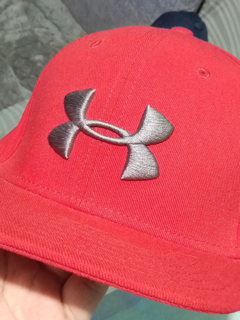 Under Armour Red Snapback Cap (Category: Caps & Hats) located in Manila. Submitted by kiwiboy22 (Listing ID 1459614828, Image 1). Description: Under Armour snapback Legit💯 Good as new 400 only Issue: cut tags San Andres Bukid Manila location.