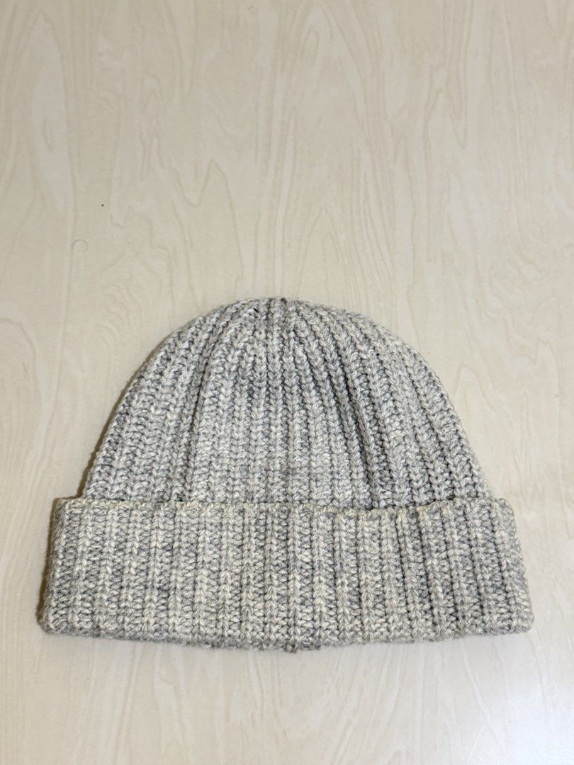 Uniqlo beanie (Category: Coats, Jackets and Outerwear) located in Muntinlupa City. Submitted by thriftsupplyco (Listing ID 1459655154, Image 1). Description: Uniqlo beanie Good condition.