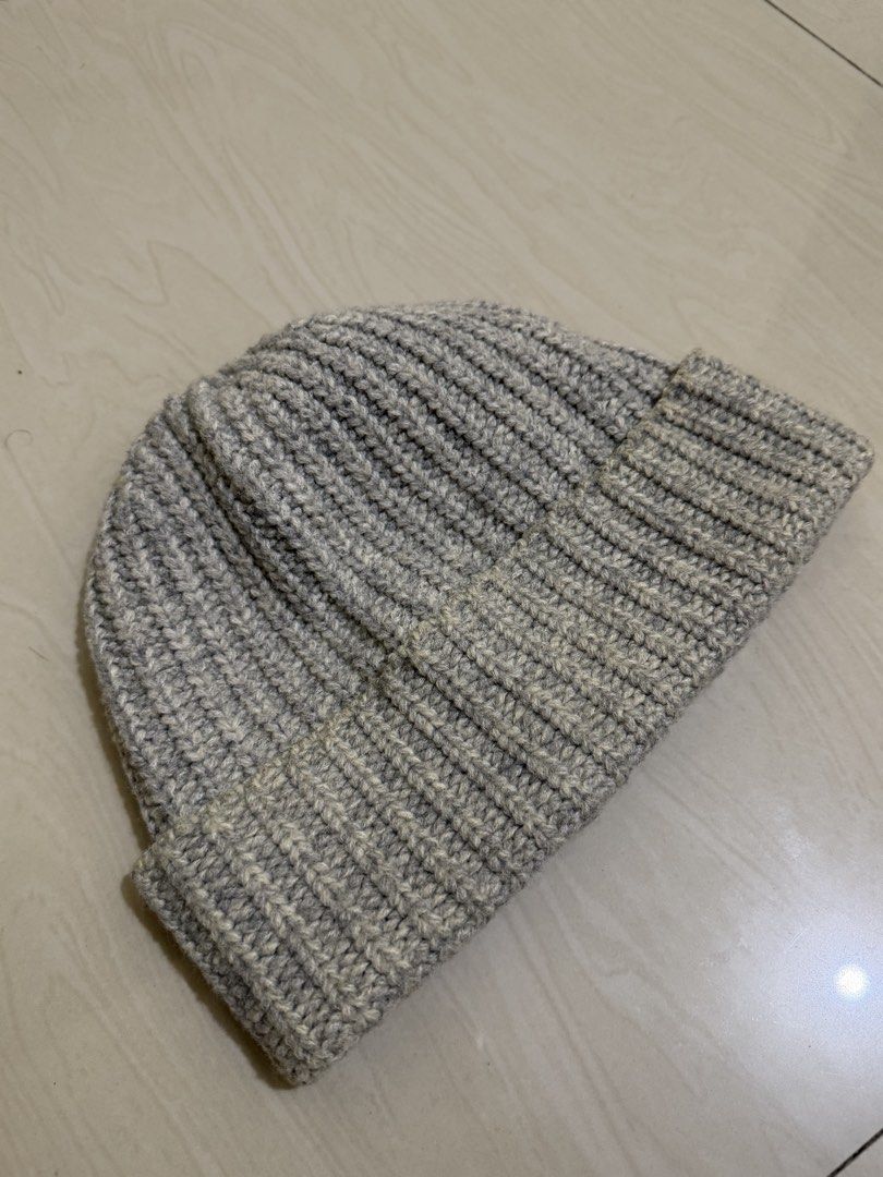Uniqlo beanie (Category: Coats, Jackets and Outerwear) located in Muntinlupa City. Submitted by thriftsupplyco (Listing ID 1459655154, Image 2). Description: Uniqlo beanie Good condition.