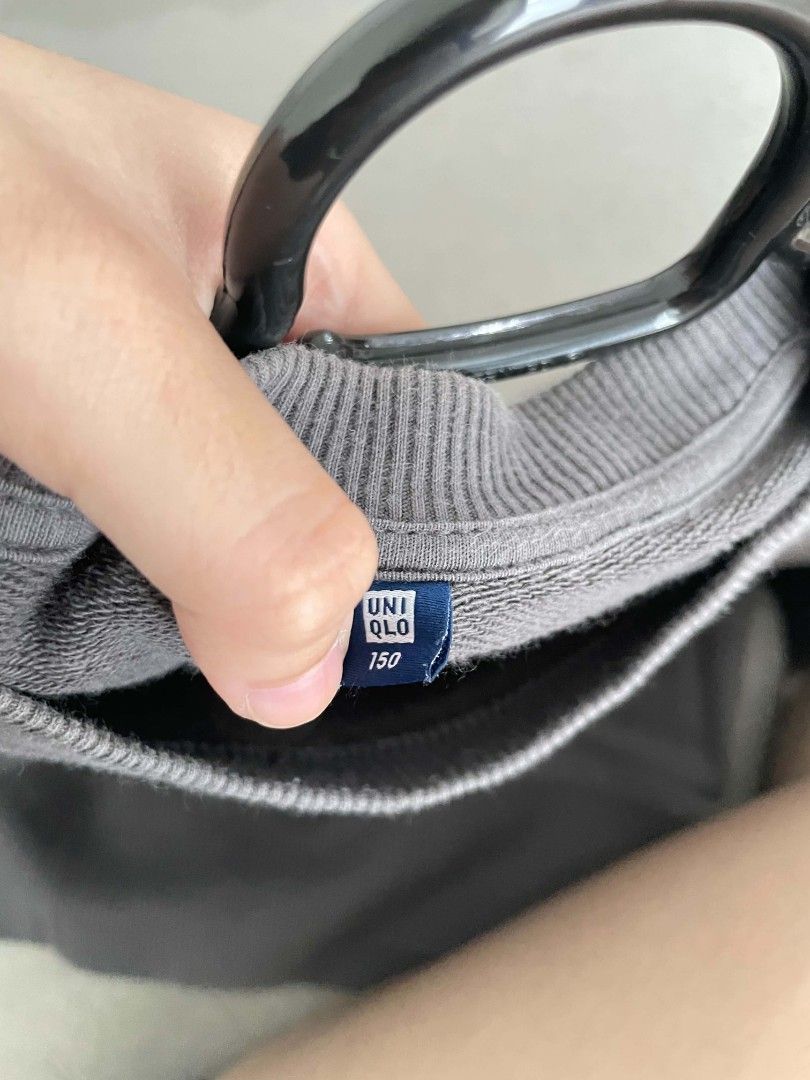 Uniqlo Burger Maker Gray Sweater (Category: Coats, Jackets and Outerwear) located in Quezon City. Submitted by mariaplusmoshi (Listing ID 1459584204, Image 3). Description: deets nasa photo na 📍Ever, Commonwealth, Q.C MOP: Gcash Lalamove/J&T.