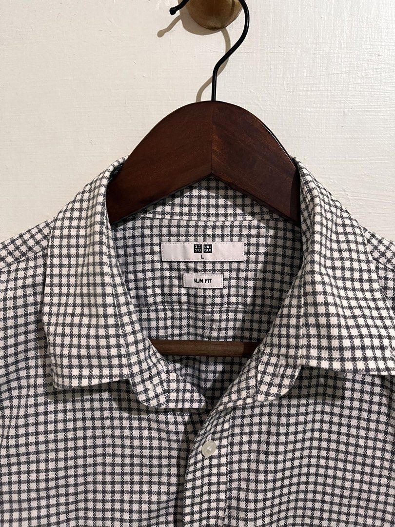 UNIQLO BUTTON DOWN (Category: Activewear) located in Sagay. Submitted by jan_arvene (Listing ID 1459630079, Image 3). Description: 📌 Uniqlo button down long sleeve Large on tag 28” length 20.5” width Good condition and color rate Plus sf Pm.