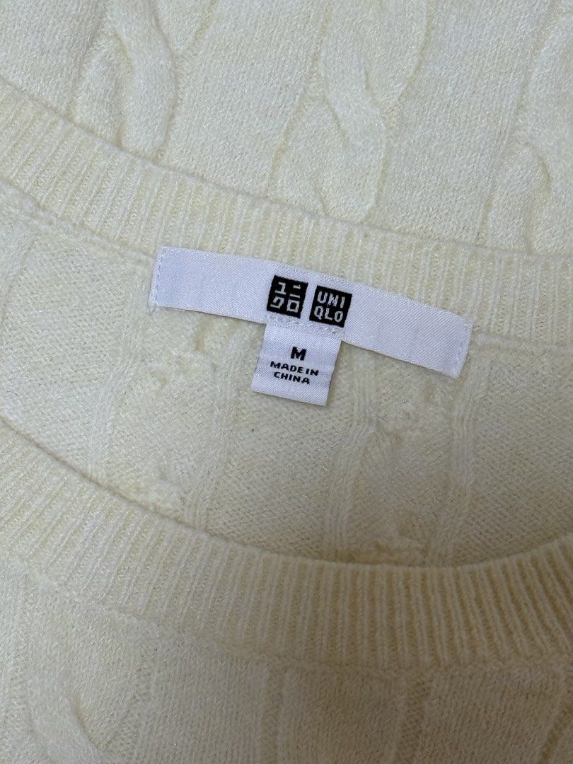 Uniqlo Cable Crew Neck Top (Category: Longsleeves) located in Muntinlupa City. Submitted by preloved_bymissm (Listing ID 1459635019, Image 2). Description: - Color: Light Yellow - Size: Medium (M).