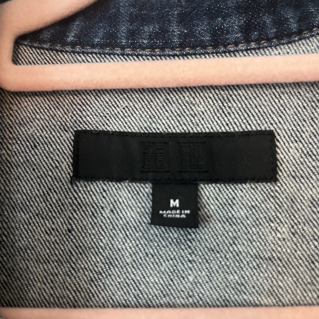 Uniqlo Denim Jacket (Category: Coats, Jackets and Outerwear) located in Muntinlupa City. Submitted by impulsiveasf (Listing ID 1459524319, Image 2). Description: .
