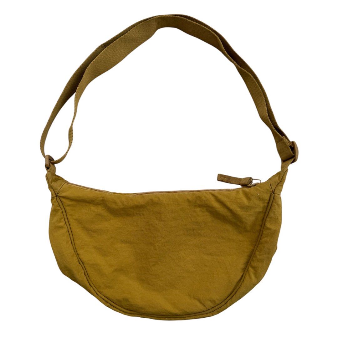 Uniqlo Dumpling bag (Category: Sling Bags) located in Kabankalan. Submitted by secondhandgemsz (Listing ID 1459511444, Image 2). Description: Like new No flaws.