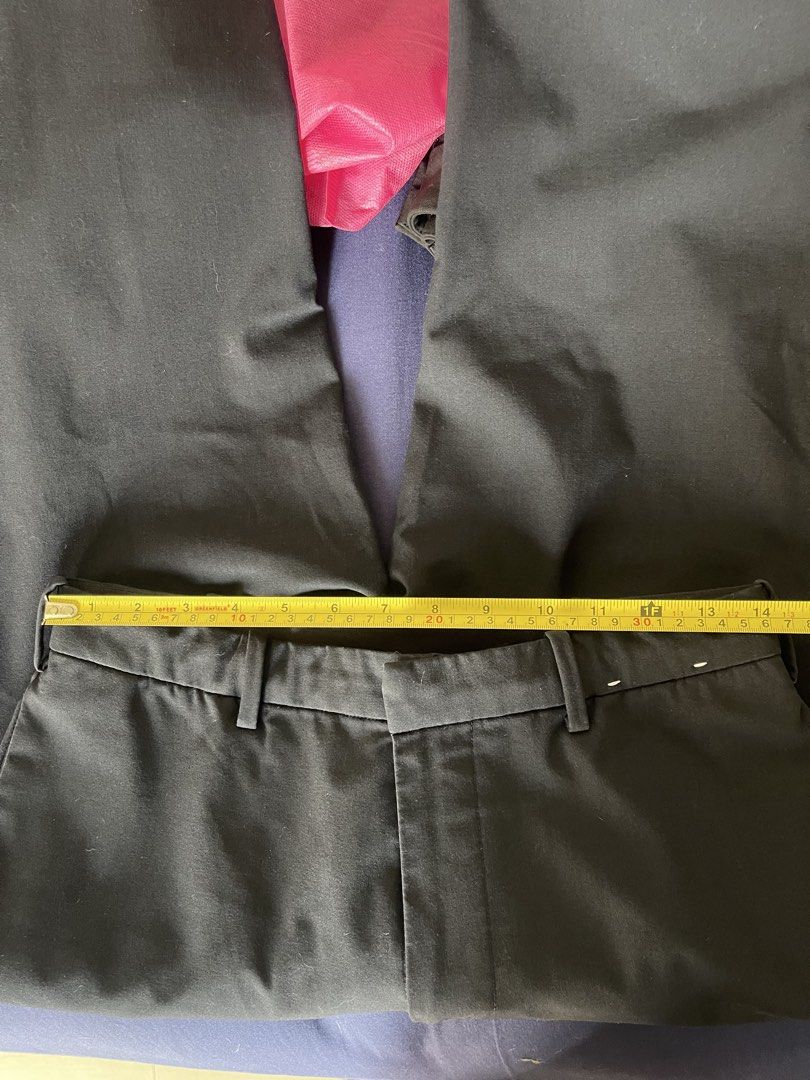 Uniqlo Easy Pants/Slacks (Category: Trousers) located in San Pedro. Submitted by prz.thrifts (Listing ID 1459687117, Image 3). Description: Uniqlo Pants 700 Size 28 Waistline .