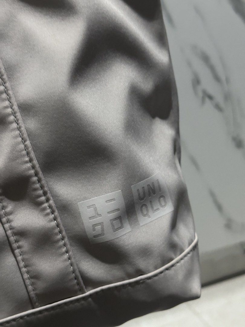 Uniqlo Grey Tote Bag (Category: Tote Bags) located in Baguio. Submitted by miss_misery (Listing ID 1459654165, Image 3). Description: - Uniqlo Grey Tote Bag - Zipper closure for secure storage - Simple and functional design - Ideal for everyday use and carrying essentials - Versatile and easy to match with any outfit.