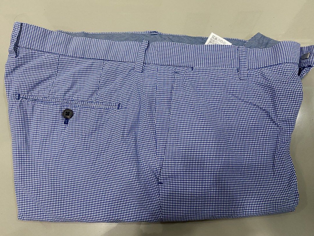 Uniqlo Short (Category: Shorts) located in General Santos City (Dadiangas). Submitted by d_vyl (Listing ID 1459560832, Image 1). Description: Uniqlo Short Size: 34-35.