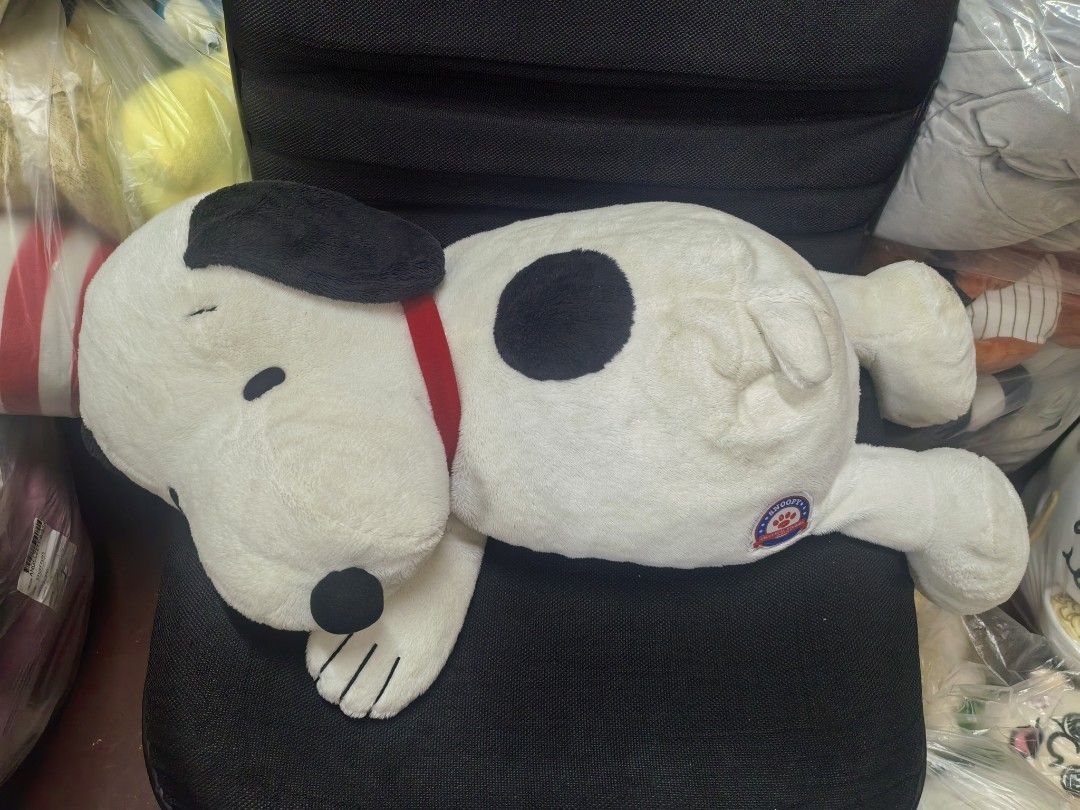 Universal Studios Japan Snoopy Plush Toy need wash (Category: Plushies & Soft Toys) located in Paranaque City. Submitted by furugiyafinds (Listing ID 1459661612, Image 1). Description: - need wash - Super cute Snoopy plush toy - Authentic from Universal Studios Japan - Large size, perfect for display or snuggles - Soft and cuddly material - Ideal for Snoopy fans and collectors.