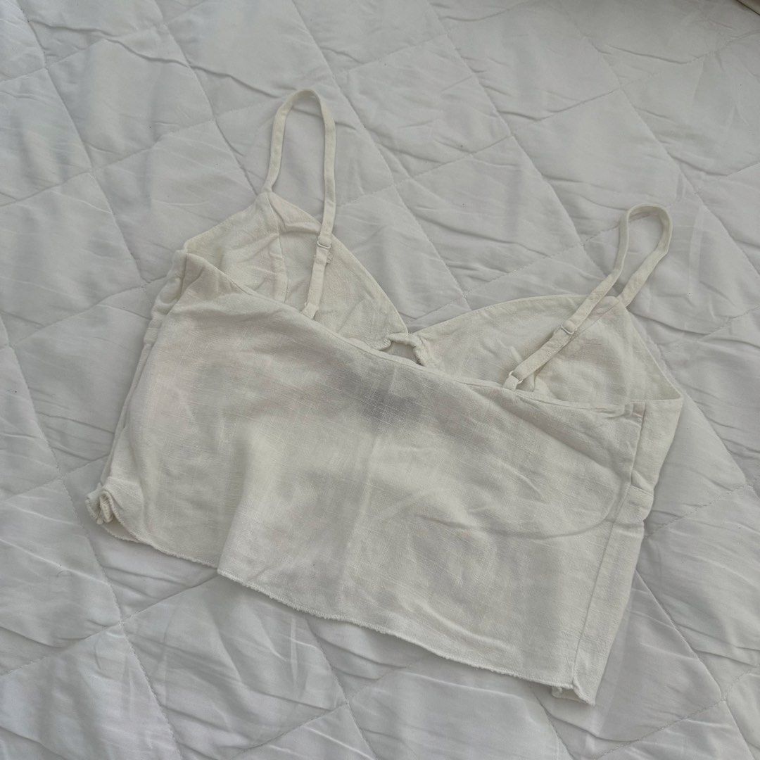 Urban outfitters cami (Category: Sleeveless) located in Davao. Submitted by aug_amari (Listing ID 1459492869, Image 3). Description: xs helping tags: brandy melville pacsun.