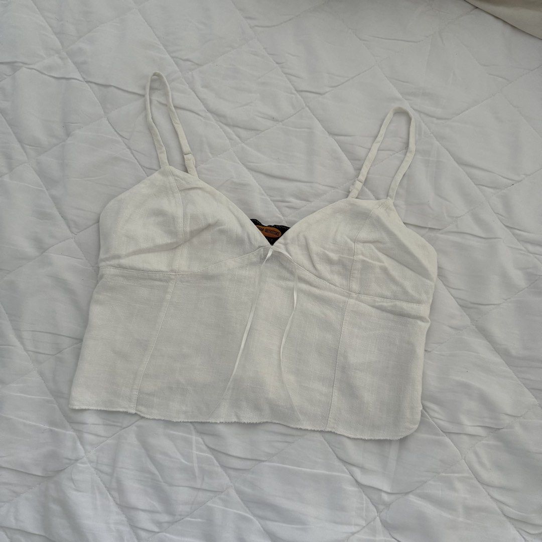 Urban outfitters cami (Category: Sleeveless) located in Davao. Submitted by aug_amari (Listing ID 1459492869, Image 1). Description: xs helping tags: brandy melville pacsun.