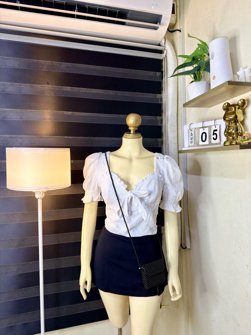 URBAN REVIVO PUFF SLEEVES (A2) (Category: Blouses) located in Bulacan. Submitted by nicolaiscloset (Listing ID 1459687514, Image 3). Description: .