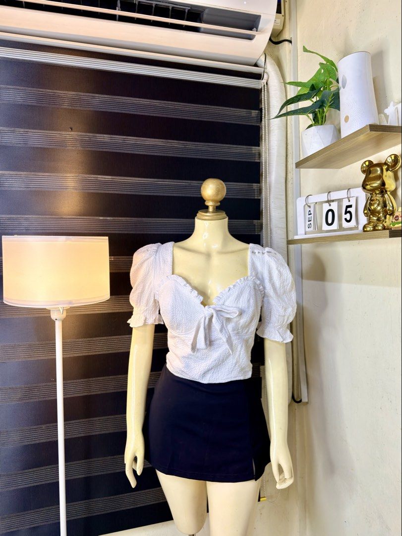 URBAN REVIVO PUFF SLEEVES (A2) (Category: Blouses) located in Bulacan. Submitted by nicolaiscloset (Listing ID 1459687514, Image 1). Description: .