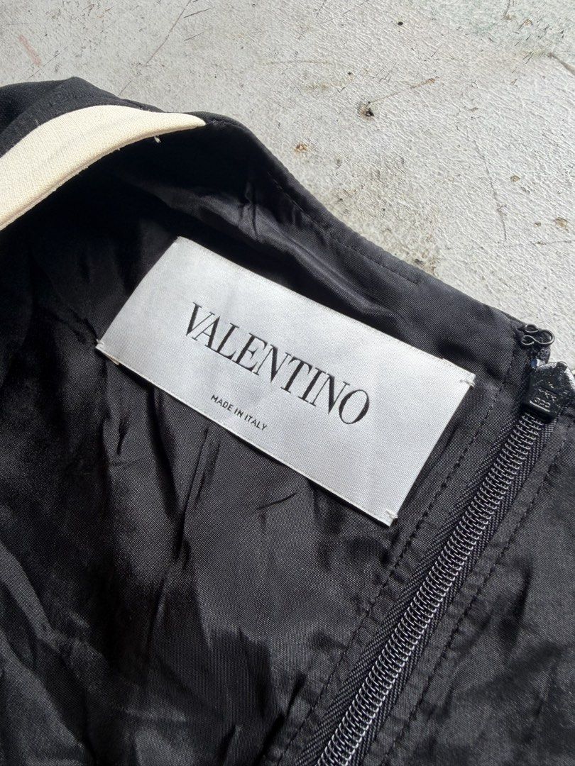 Valentino (authentic) (Category: Dresses) located in Quezon City. Submitted by macleen17 (Listing ID 1459615647, Image 3). Description: Valentino Excellent Condition Size 44 Black & white Color Made in italy.