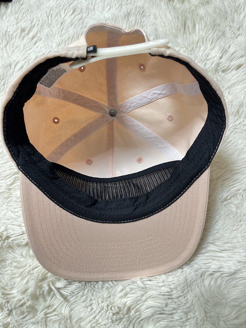 Vans "Off The Wall" Pink Snapback Cap (Category: Caps & Hats) located in General Santos City (Dadiangas). Submitted by crisjayg (Listing ID 1459608475, Image 3). Description: - Pink Vans snapback cap - White embroidered text on the front - Classic Vans logo tag on the back - Adjustable plastic snap closure - Made from 100% cotton - Ideal for everyday wear.
