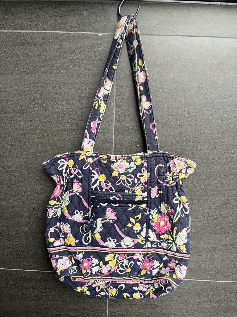 Vera Bradley bag (Category: Shoulder Bags) located in Cainta. Submitted by klejre (Listing ID 1459639983, Image 2). Description: .