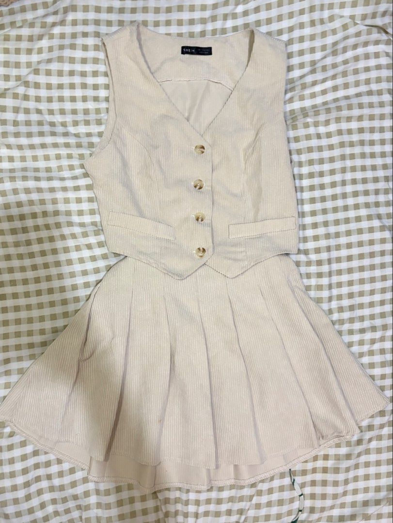 Vest Blazer & Pleated Skirt Set// Medium (Category: Sets or Coordinates) located in Manila. Submitted by casey_annn (Listing ID 1459493237, Image 2). Description: .