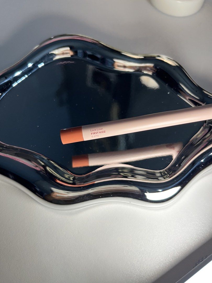 Vice Cosmetics Lip Liner - First Kizz 02 (Category: Makeup) located in Dasmarinas. Submitted by chesnut97 (Listing ID 1459623613, Image 2). Description: - Vice co Lip Liner - Shade: First Kizz 02 - Color: Lovely peachy nude - Use: Defines or fills lips - Application: Smooth - Condition: Comes with original packaging - No box - Swatch only.