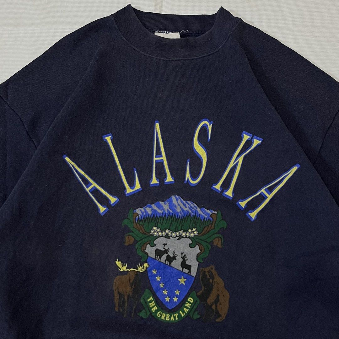 Vintage Alaska Crewneck (Category: Coats, Jackets and Outerwear) located in Rizal. Submitted by otits.thrift (Listing ID 1459518274, Image 2). Description: .