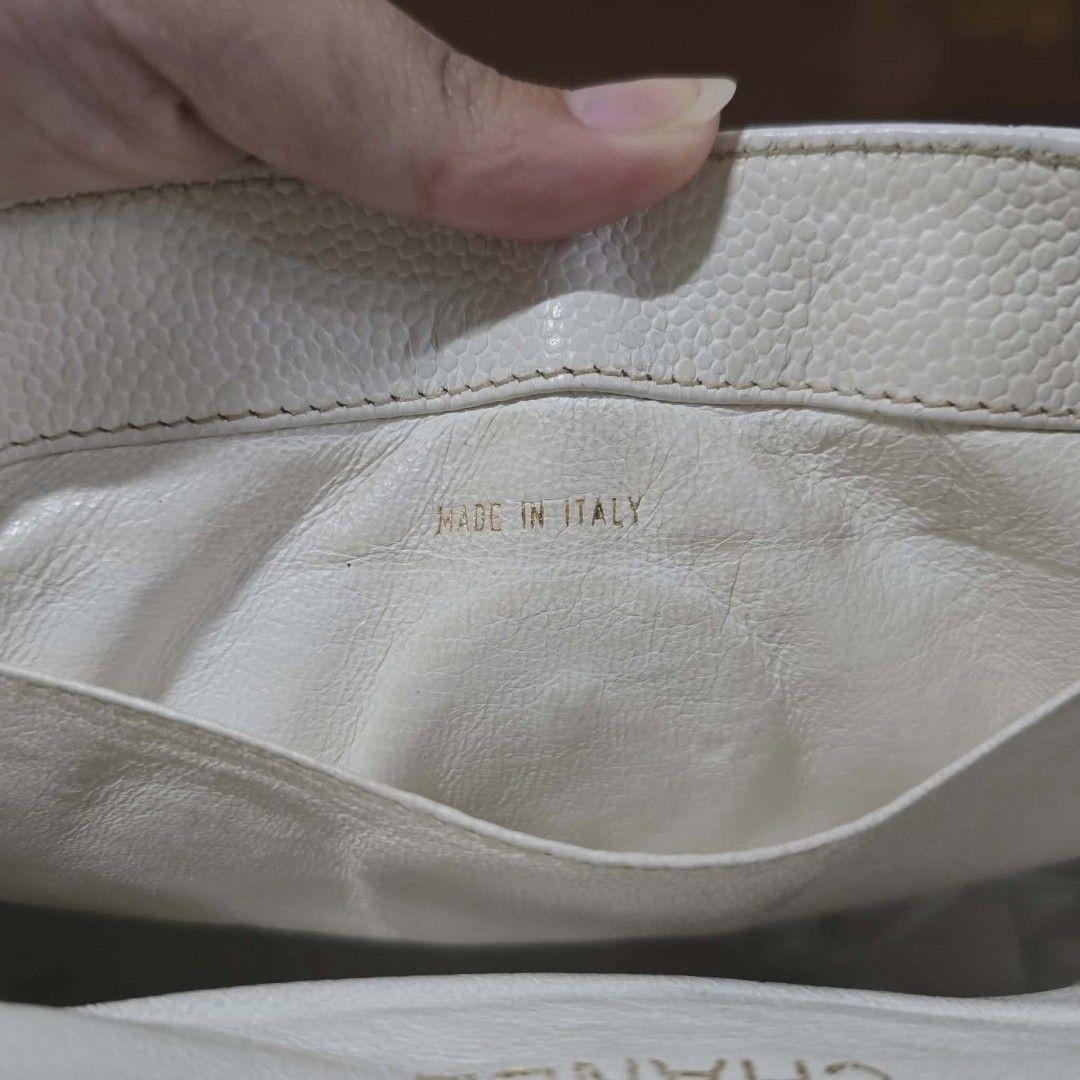 Vintage Chanel Shoulder Bag (Category: Luxury Bags & Wallets) located in Paranaque City. Submitted by kyshei (Listing ID 1459548776, Image 3). Description: 💯legit/orig with authenticity card.