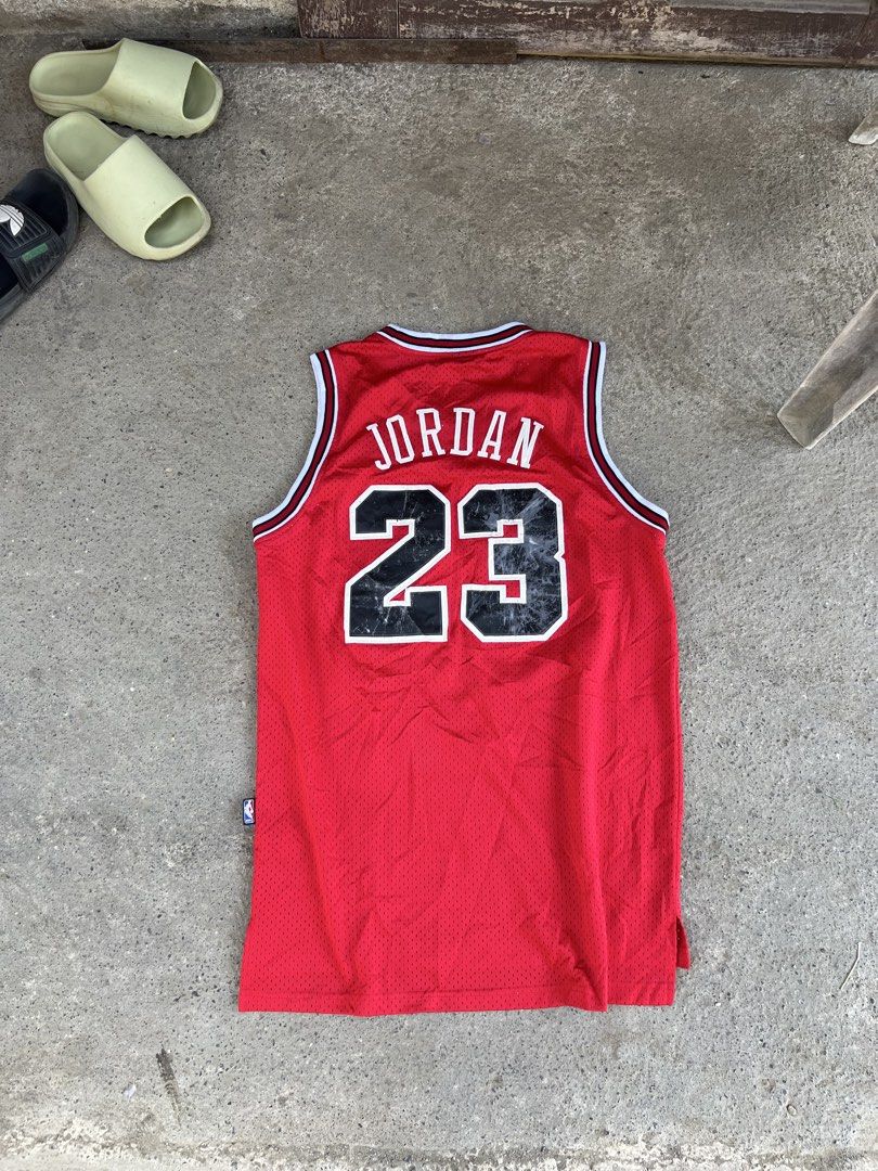 Vintage Chicago bulls jersey (Category: Activewear) located in Balamban. Submitted by jersey033 (Listing ID 1459492543, Image 2). Description: Issue see pic Excellent condition good for use 29/23 dimes .